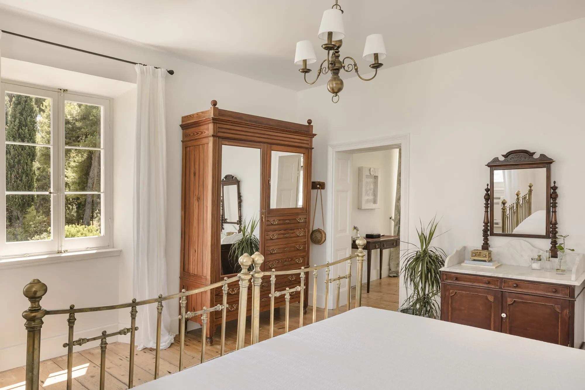 Cyclamen suite leading to its drawing room