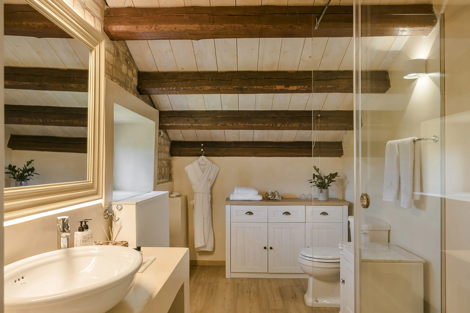 The Magnolia en-suite bathroom